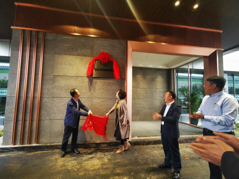 新起點(diǎn) 新征程 新要求 ——市國(guó)資委黨委書記、主任苗惠芳，市城管局黨組書記、局長(zhǎng)易勛指導(dǎo)城市停車建設(shè)工作